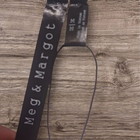 Meg & Margot Womens Floral Blouse Size Medium  White & Blue - Picture 5 of 11